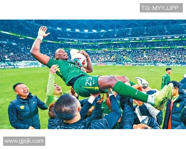 中超精彩对决巴黎圣日耳曼大胜里昂六个进球引发全场热烈欢呼