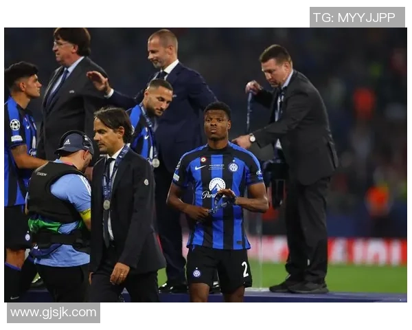 西甲精彩对决国米与多特蒙德战成平局争议判罚引发全场热议